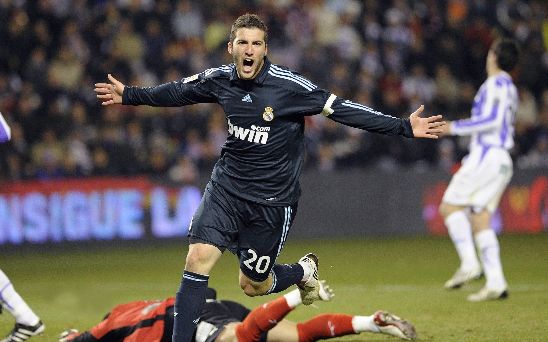 九游-英超激烈大战：胜负由你掌控！，英超经典比赛